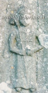 Figure scolpite sul portale della Chiesa