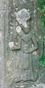 Figure scolpite sul portale della Chiesa