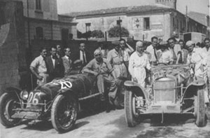 Alcuni dei partecipanti all'edizione del 1931 in posa prima della gara