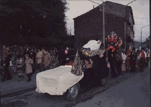 Il funerale al Carnevale negli anni '70 del Novecento